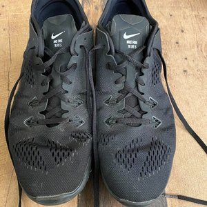Size 9.5 Nike Free TR Fit 5